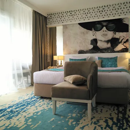 Europe & Casino Hotell 4*